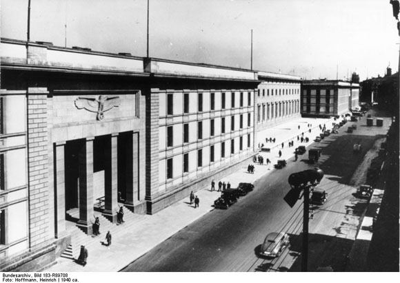Die neue Reichskanzlei, entworfen von Albert Speer (ca. 1940)